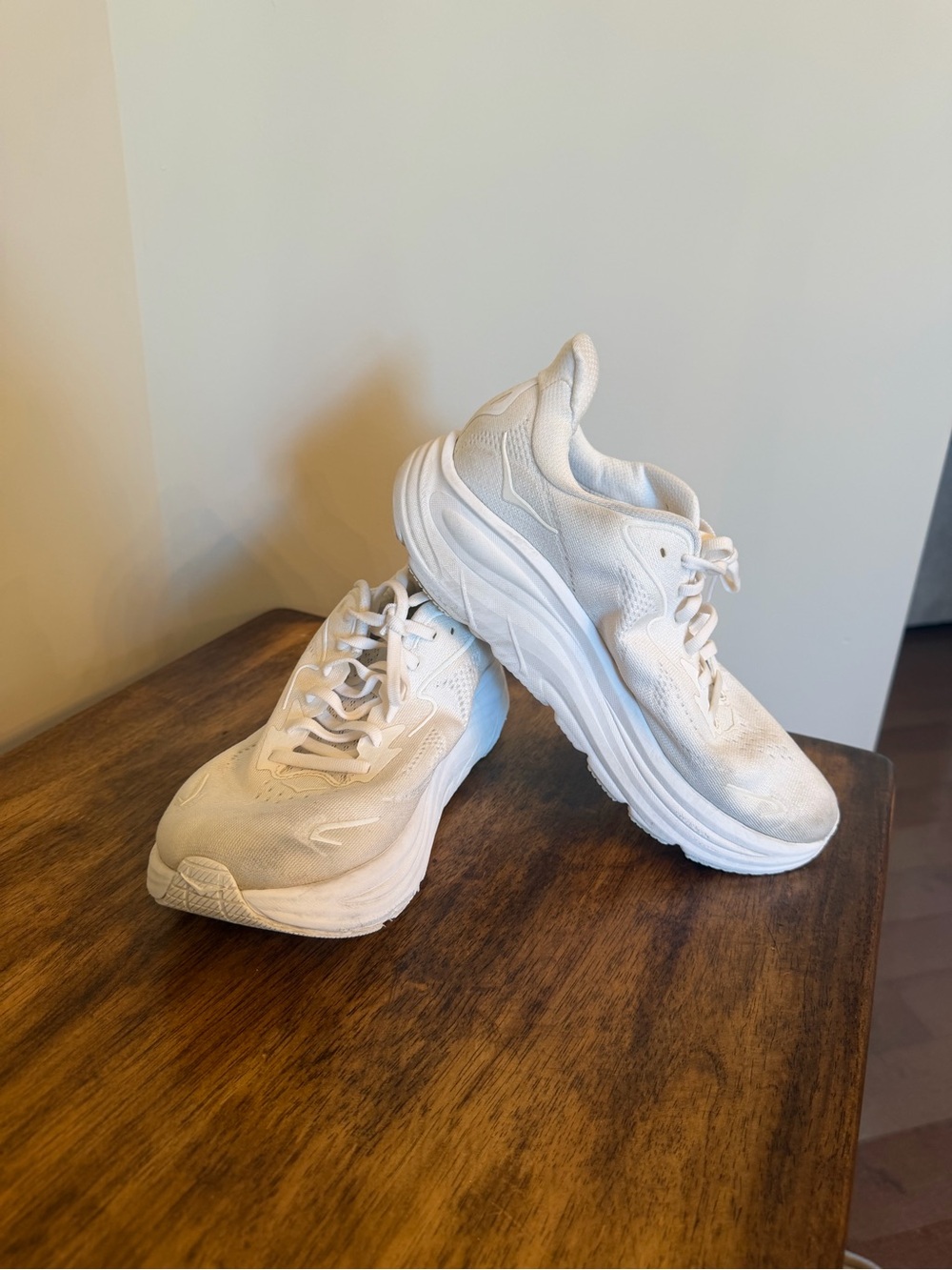 Hoka one Clifton 10 size 9 wide